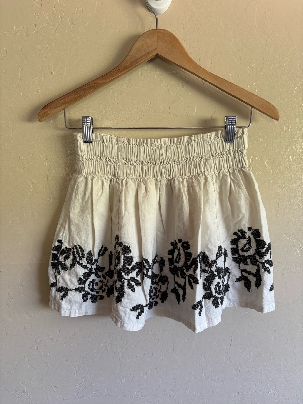 Aerie Floral Linen Blend Smocked Waist Mini Skirt Cream Black Summer Size XS